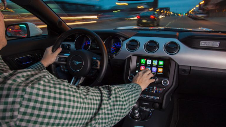 Apple CarPlay e Android Auto em toda a linha 2017 da Ford