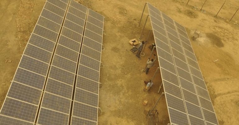 Energia solar sustenta 100% da operação de uma rádio FM africana de 2 kW