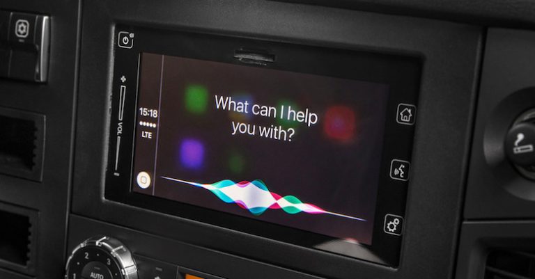 Maioria dos usuários está satisfeita com as interfaces de voz das plataformas para carros
