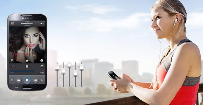 Quatro em cada cinco internautas brasileiros ouve músicas no smartphone