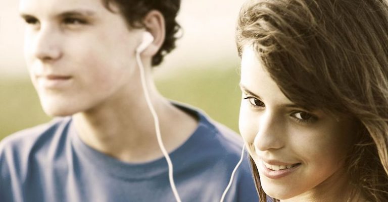 Alcance do rádio aumenta com a diminuição da idade e chega a 91% na faixa 15-19 anos