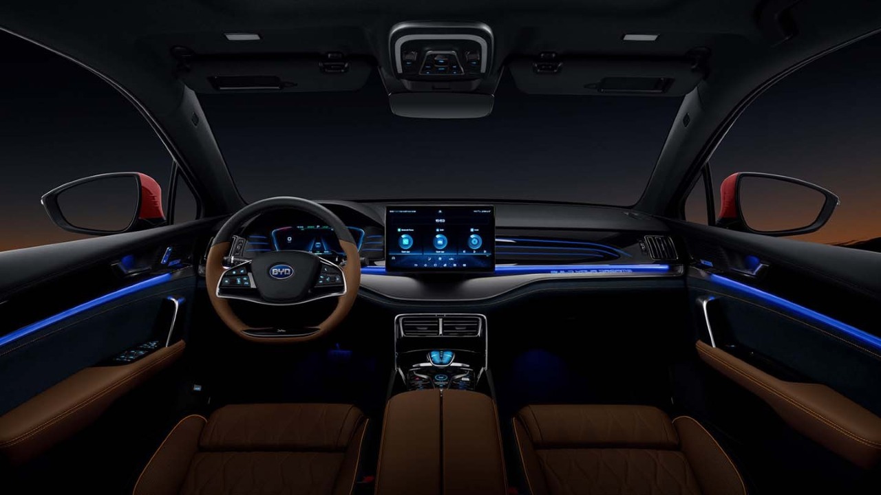 Parceria entre BYD e Stingray aponta novos caminhos para o áudio no painel dos carros
